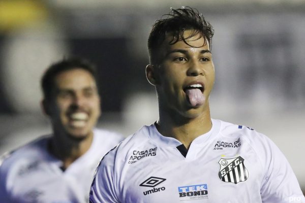 Juventus are close to signing Santos youngster Kaio Jorge.